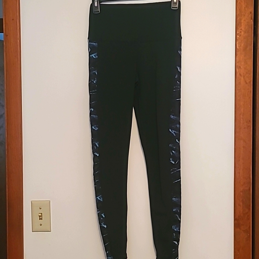BSP black leggings with teal accent down legs Sz S